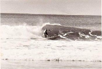 'Legs' showing us that tight...shorter board surfing that was all happening Even tho the boards had got down to about 7ft at this time (also with a fairly full shape) radical surfing was definitely on the increase!!