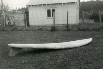 1959 Pretty cool looking shape for 1959 woudn't you say!!!! only about 7ft long...and looks nothing like the regular boards of the 60's...looks more like a board of the 70s!!!!
