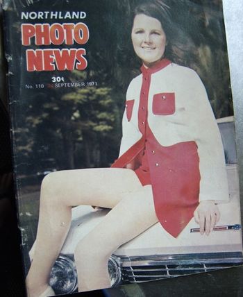 and here's that pretty Aickin girl gracing the front of the '71 Photo news Jan Aickin and siblings ...a regular part of the '71 surfing crowd