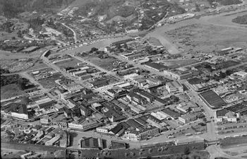 Whangarei 1952 population 17,000 check out the boat harbour area..no Hatea Drive..heaps of vacant land!