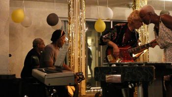 Hermosa_Beach_Parttty_____ Vocalist Lady Mcd, Mike Mowen on Bass, Steven McGill on Bongo with Stefan Taylor providing Percussion.