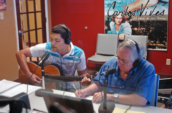 Saul Lopez Music images en vivo, 2011 Junto a Jose Paredes en la Super Q 1300, Tampa. Photo by Jay Nolan