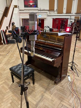 Yes, the Beatles used this mic and piano