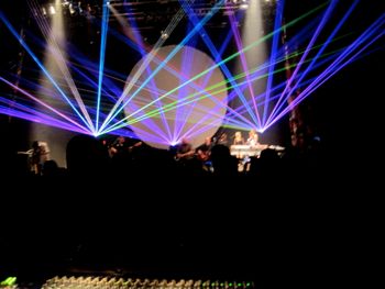 Touring with Bricks in the wall #pinkfloyd #pinkfloydtribute #backupsinger #dallas #houseofblues #thesightsandsoundsofpinkfloyd #samanthanewark #tiffanybelle #rachelbeene #jem #jemandtheholograms