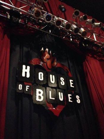 Touring with Bricks in the wall #pinkfloyd #pinkfloydtribute #backupsinger #dallas #houseofblues #thesightsandsoundsofpinkfloyd #samanthanewark #tiffanybelle #rachelbeene #jem #jemandtheholograms