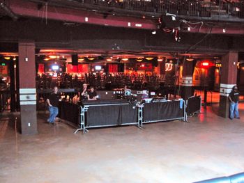Touring with Bricks in the wall #pinkfloyd #pinkfloydtribute #backupsinger #dallas #houseofblues #thesightsandsoundsofpinkfloyd #samanthanewark #tiffanybelle #rachelbeene #jem #jemandtheholograms #soundcheck