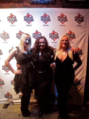 Touring with Bricks in the wall #pinkfloyd #pinkfloydtribute #backupsinger #dallas #houseofblues #thesightsandsoundsofpinkfloyd #samanthanewark #tiffanybelle #rachelbeene #jem #jemandtheholograms #itsshowtimesynergy