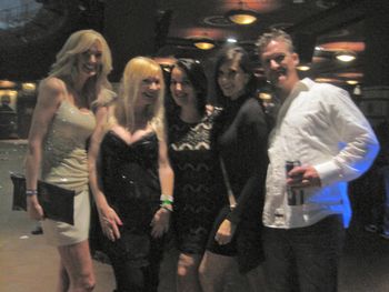 Touring with Bricks in the wall #pinkfloyd #pinkfloydtribute #backupsinger #dallas #houseofblues #thesightsandsoundsofpinkfloyd #samanthanewark #tiffanybelle #rachelbeene #jem #jemandtheholograms