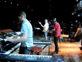 Touring with Bricks in the wall #pinkfloyd #pinkfloydtribute #backupsinger #dallas #houseofblues #thesightsandsoundsofpinkfloyd #samanthanewark #tiffanybelle #rachelbeene #jem #jemandtheholograms #soundcheck