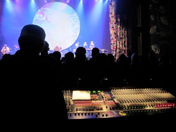 Touring with Bricks in the wall #pinkfloyd #pinkfloydtribute #backupsinger #dallas #houseofblues #thesightsandsoundsofpinkfloyd #samanthanewark #tiffanybelle #rachelbeene #jem #jemandtheholograms