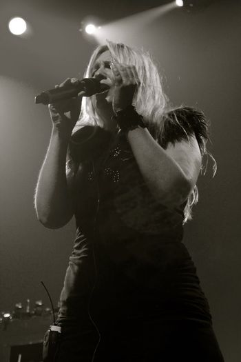 Performing "The great gig in the sky" with Bricks In the wall #pinkfloyd #samanthanewark #houseofblues #workingsinger #backupsinger #vocals
