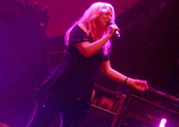 Touring with Bricks in the wall #pinkfloyd #pinkfloydtribute #backupsinger #dallas #houseofblues #thesightsandsoundsofpinkfloyd #samanthanewark #tiffanybelle #rachelbeene #jem #jemandtheholograms #itsshowtimesynergy