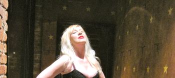 Touring with Bricks in the wall #pinkfloyd #pinkfloydtribute #backupsinger #dallas #houseofblues #thesightsandsoundsofpinkfloyd #samanthanewark #tiffanybelle #rachelbeene #jem #jemandtheholograms