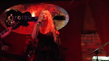 samanthanewark #samanthanewarksinging #touringsinger #femalevocals #rockband #singersongwriter #losangeles #dallas #texas #performingsongwriter #chicksinger #newyork #nashville