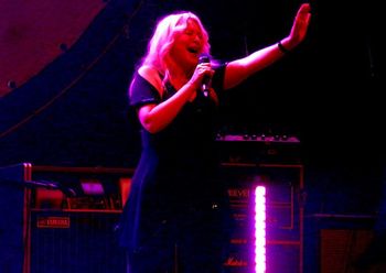 Touring with Bricks in the wall #pinkfloyd #pinkfloydtribute #backupsinger #dallas #houseofblues #thesightsandsoundsofpinkfloyd #samanthanewark #tiffanybelle #rachelbeene #jem #jemandtheholograms #itsshowtimesynergy