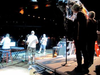 Touring with Bricks in the wall #pinkfloyd #pinkfloydtribute #backupsinger #dallas #houseofblues #thesightsandsoundsofpinkfloyd #samanthanewark #tiffanybelle #rachelbeene #jem #jemandtheholograms #soundcheck
