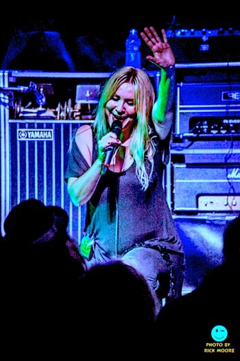 Touring with Bricks in the wall #pinkfloyd #pinkfloydtribute #backupsinger #dallas #houseofblues #thesightsandsoundsofpinkfloyd #samanthanewark #tiffanybelle #rachelbeene #jem #jemandtheholograms