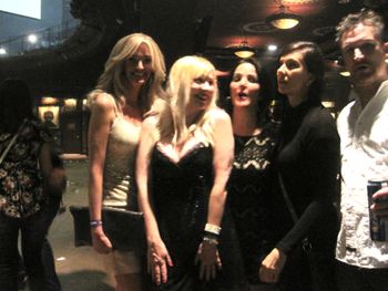 Touring with Bricks in the wall #pinkfloyd #pinkfloydtribute #backupsinger #dallas #houseofblues #thesightsandsoundsofpinkfloyd #samanthanewark #tiffanybelle #rachelbeene #jem #jemandtheholograms