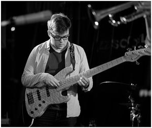 Conor Chaplin - basses