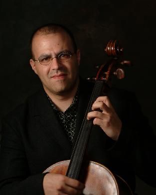 <a href='http://www.gilselinger.com/images/huge.jpg'>Press Photo</a>