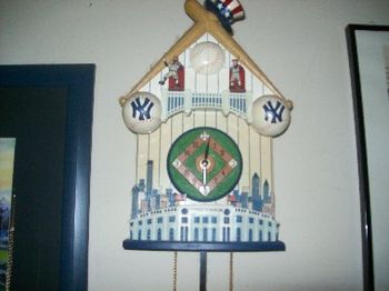 Yankee cuckoo clock. Very annoying that the umpire comes out and chirps every half hour. I had to remove the batteries. lol