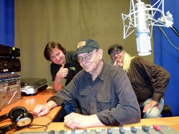 Runway 27, Left on the High Noon Saloon radio show with Chris Discrider - 11 May 2013, Vienna/Austria - © 2013 by Christian Heyl