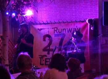 Runway 27, Left going purple @ Gasthaus Kammerhofer - 8 Dec Nov 2012, Alt-Hadersdorf/Austria - © 2012 by Erich Brandl