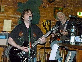 Runway 27, Left cranking it up at Irish Castle Pub - 23 May 2013, Nuremberg/Germany - © 2013 by Ilse Kniß