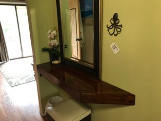 Master Bath-Make Up Table