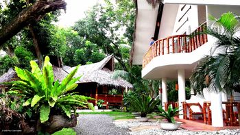 Pura Vida Resort was one of the most important bases of operation during the production of "Bethlehem in the Bohol Sea." PCD was part of an international delegation brought in by the Philippines Dept. of Tourism for the 2016 Dive Resort Travel Show. PCD Photo