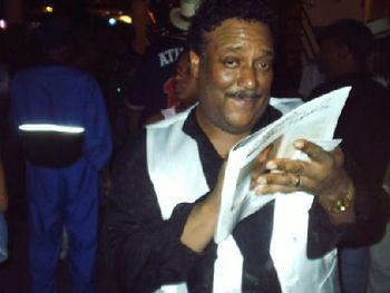 Mr. Ron Banks of the ledgendary Dramatics was kind enough to sign an autograph for us after gettin' busy at afrofest 2005!!