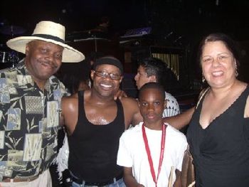 Syd w/ Brother of famed drummer, Billy Cobham and friend along with Newphew (Jermaine) after NYC show on Mandrill 08 Tour!