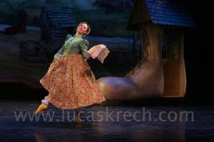 "Mother Goose. Pins and Needles" ,scene from"Mother Goose" ballet. Composer: V.Shinov; Performers:Piano duet M.Porchkhidze& V.Shinov. Choreographer K.Michael.New York Theater Ballet,2005
