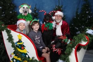 Armani, Comet, Cali & Kids Pose with Santa at the Photo Benefit for Gulf Coast Doberman Rescue in Metairie, LA