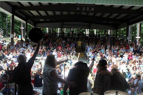 2100 folks on their feet for a Cold Train encore!