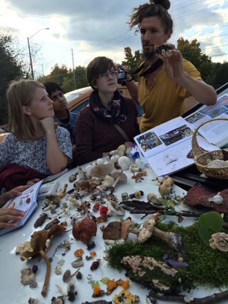 Dario Ré with participants