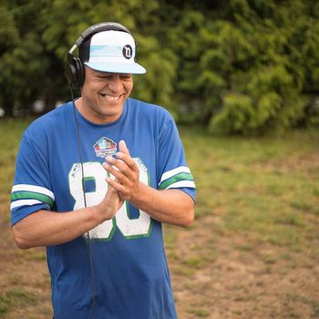 ROBERT, also known as “DJ Forrest Gump,” has been a professional DJ in Seattle for over a decade for clubs and parties as well as radio stations like KFOX, KCMU and 92.5 KQMV. He has sung for Seattle Central Community College and performed with the funk band, Superphonics. Robert is a former US Marine and Gulf War Veteran. He received an AA from The Art Institute of Seattle in music and video business. He enjoys playing a lot of basketball, fishing, hiking and running cross country. Find Robert hosting karaoke every Monday & Wednesday at The Little Red Hen in Green Lake.