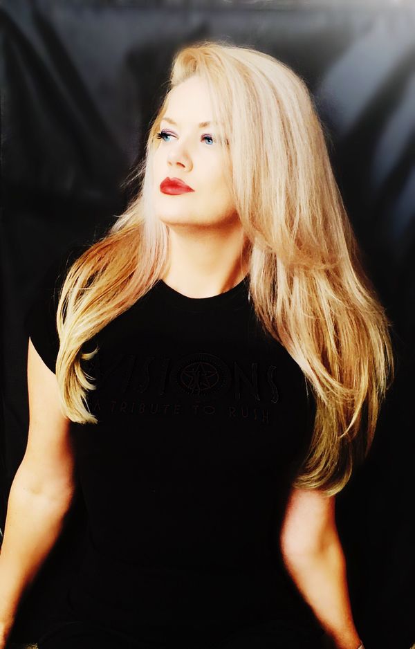 Kelly: The perfect blend of talent, charisma, and charm. Oh, and in case you didn't know, she puts the "Hot" in Hotwired!