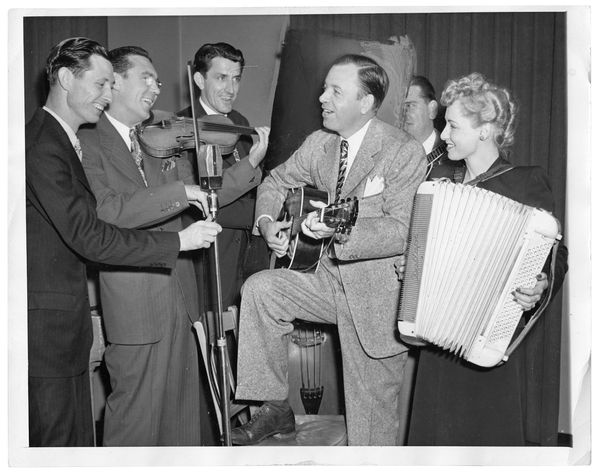 Louisiana governor Jimmie Davis performs for a war bond drive in Chicago, 1945. The National WWII Museum, 2017.161.001