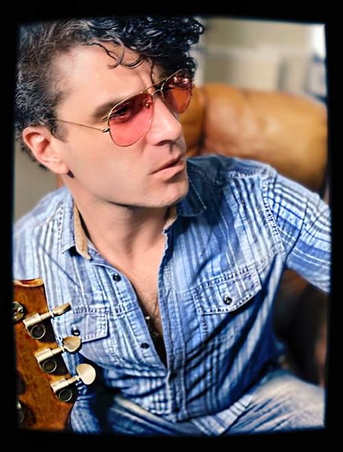 Oliver Pigott: Singer/Songwriter