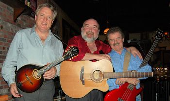 Ken with The Mulligans 2008 (center: Terry McCartan, right: Denis Murray). An excerpt of a Mulligans performance from 1984 can be found in our video gallery.