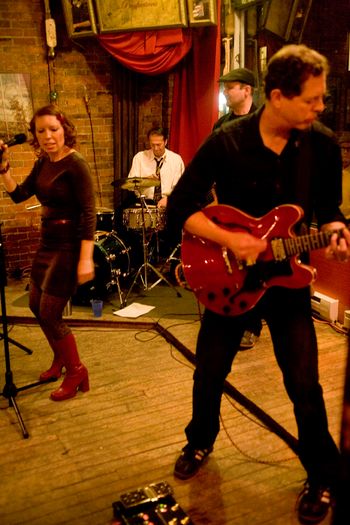 Kimberly & the Dreamtime at Dépanneur Café, Cabaret de Magog, April 14, 2012; photo by Peter Gonda (Photofade)