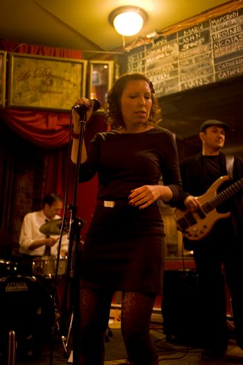 Kimberly & the Dreamtime at Dépanneur Café, Cabaret de Magog, April 14, 2012; photo by Peter Gonda (Photofade)