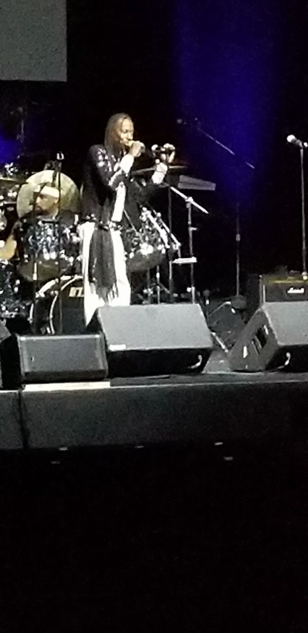 Kashan performing "Confessions Of Love" at The Saban Theatre, Beverly Hills, CA