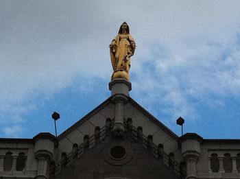 "When I find myself in times of trouble,
Mother Mary comes to me
Speaking words of wisdom, let it be"