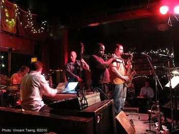 MOJO DOJO (l-r) Yonrico Scott, Nick Rosen, Scott Glazer, Lester Walker, Mace Hibbard. Blind Willies 10/21/10. Smokin night!