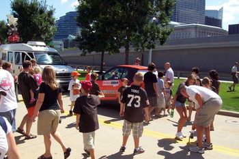 "SMART DAWG" got sum Lovin at the BROWNS BACKER VEHICLE show! Family Day at Cleveland Browns Stadium 2010 BROWNS SEASON