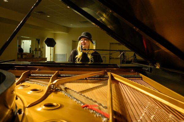 LIVE IN MUSIC CITY - Performing in concert at the Steinway Gallery of Nashville.