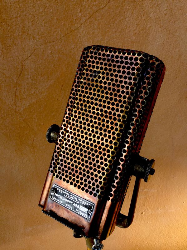 Melodium Vintage ribbon mic, rated alongside the RCA 44