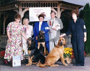 Honey winning Brood Bitch at the 2000 US Nationals with Lulu (Left) and Roxanne (Right) Roxanne took WB/AOM/BOWs that day